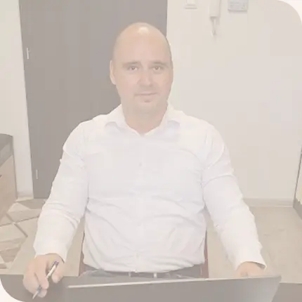 rolunk részletezeto Papai Viktor fotója
